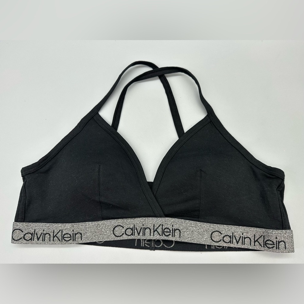 Calvin Klein Women`s Lined V Neck Racerback Bralette Bra